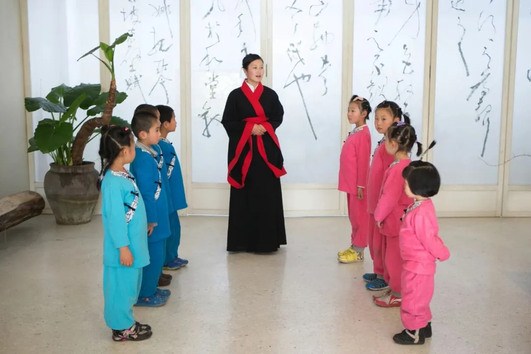 山东省滕州市・北京弘夏教育山东滕文公校区(善国中学),交通便利