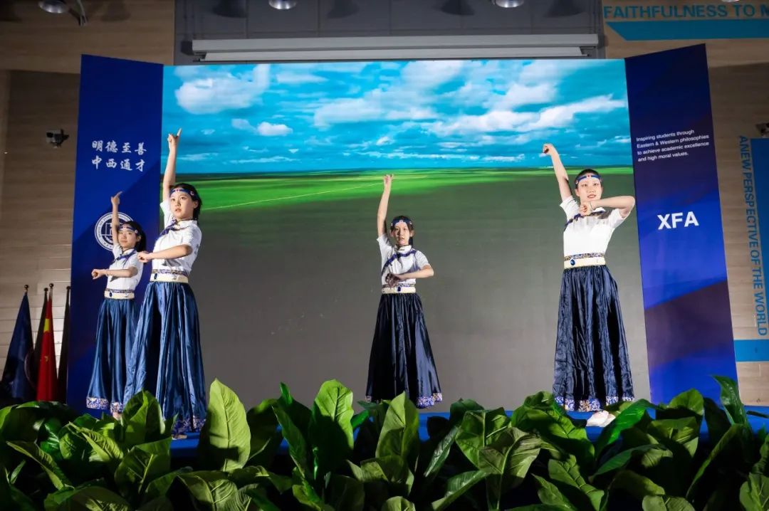 《Peaceful》是由新府学合唱团演出的一曲优美动听的合唱