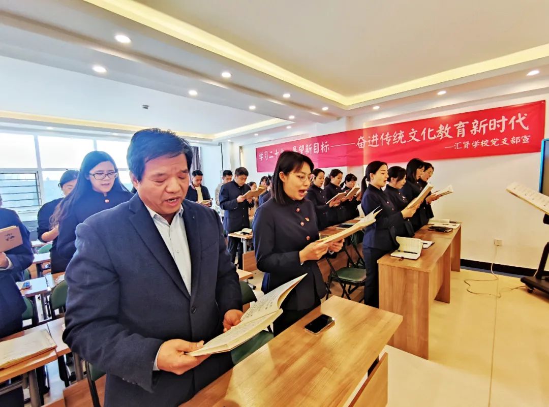 刘老师不断带领教研团队加强教学研究,完善校本教研制度