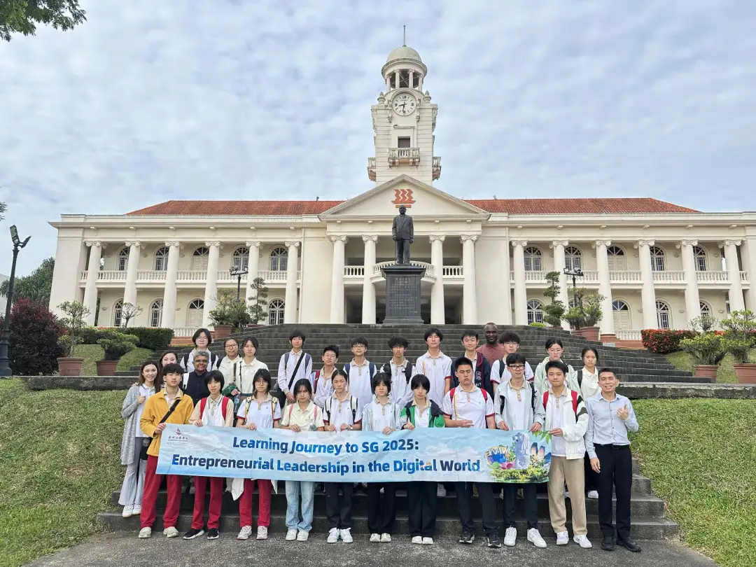 在师资交流层面,学校定期选派教师前往新加坡华中国际学校进修学习