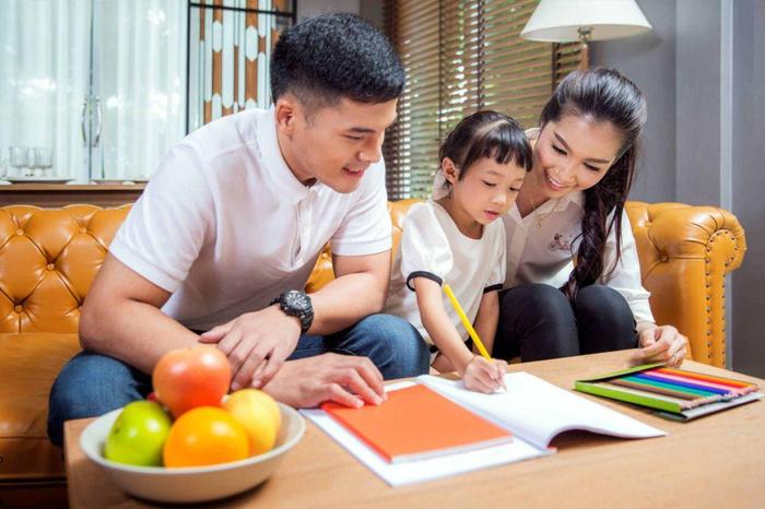 其实许多学霸牛娃并不是天生的，而是通过合理的教育方式后天培养的。