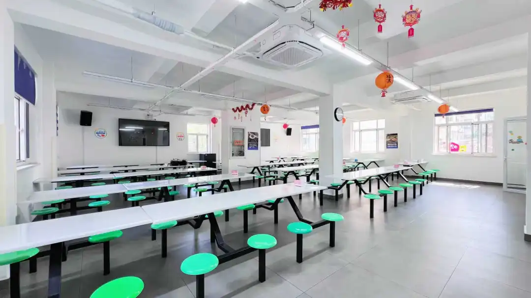 本次展会特别设置择校专区与专家演讲环节,数十位国际教育校长大咖