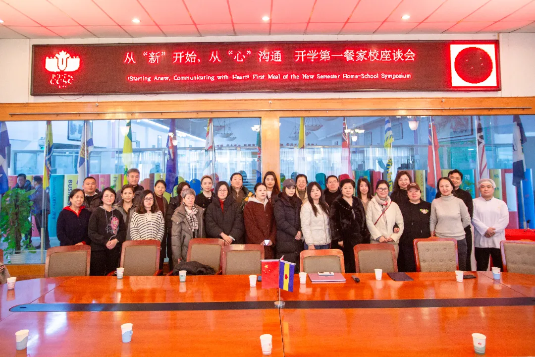 北京通州华仁学校执行校长姜天在小初场表示，学校将优化食谱