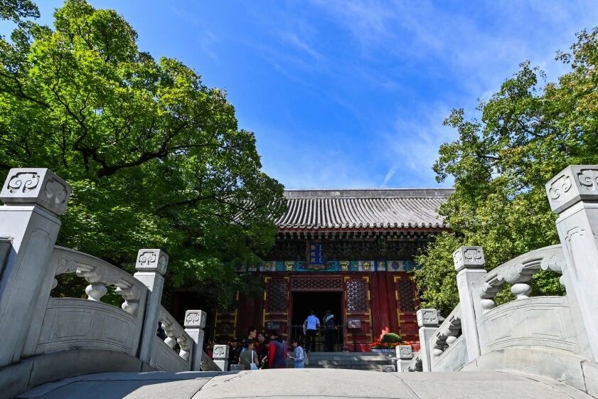 通关文牒 上,勤政殿的印章已郑重烙下。