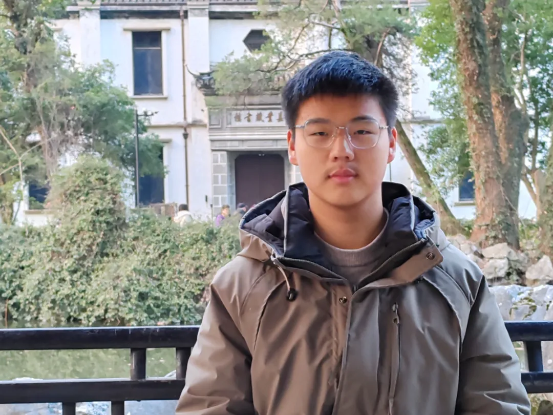 高二(12)班 商旭