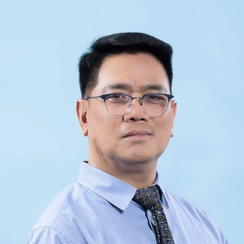 我曾在英国、荷兰、新加坡、越南、埃及和中国的学校工作过。