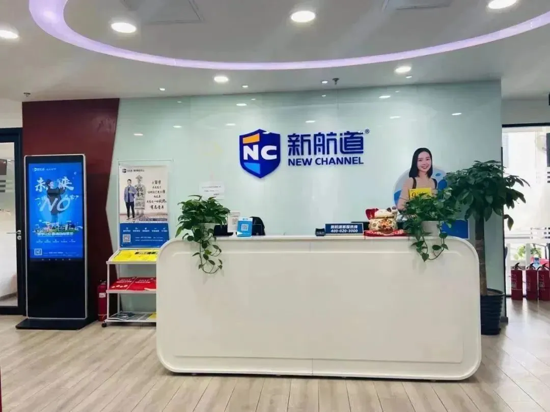 学校环境优美,教学设施配套齐全,开设了多功能学习区(图 4)