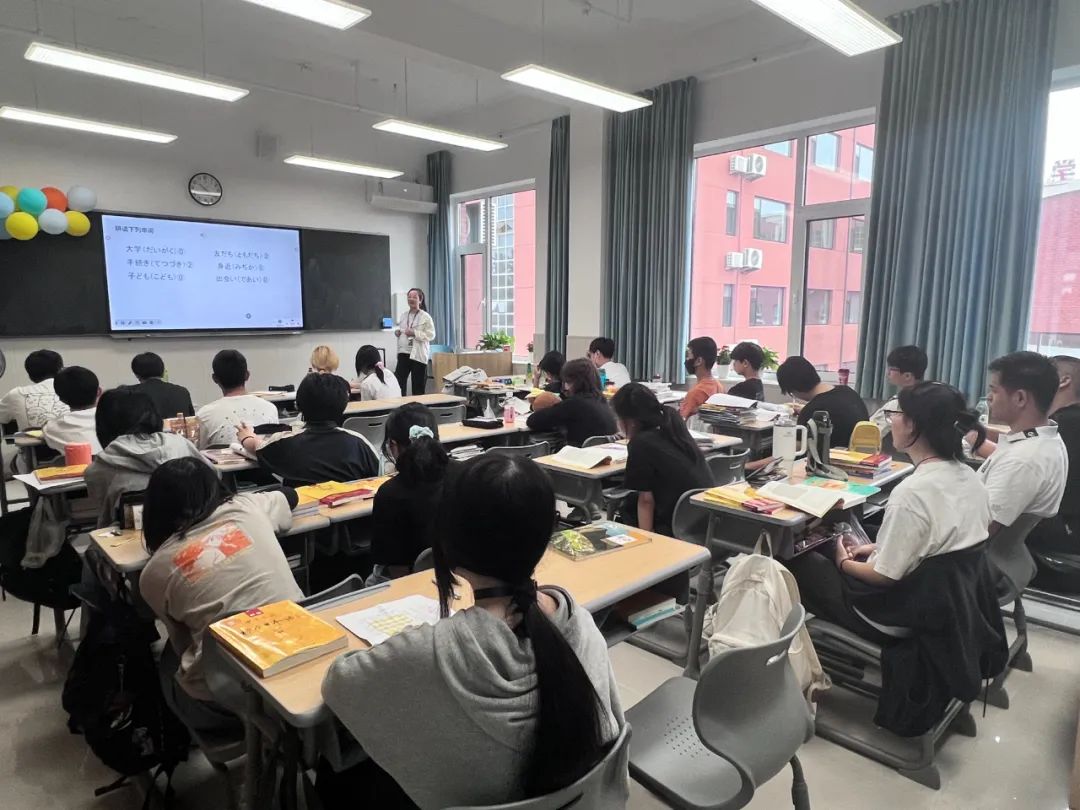 学制采用2.5+1模式,国内2.5年学习后(图 2)
