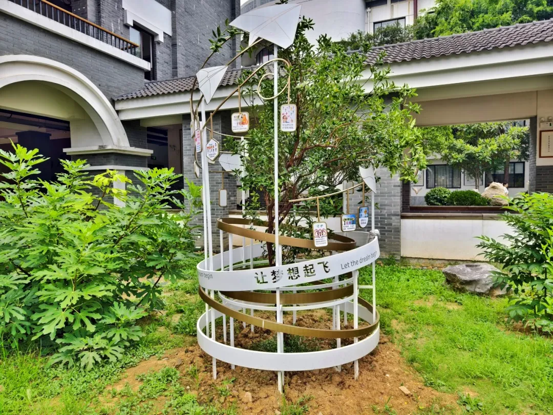 驰骋新野，绽放芬芳：拥抱智能时代的教育可能