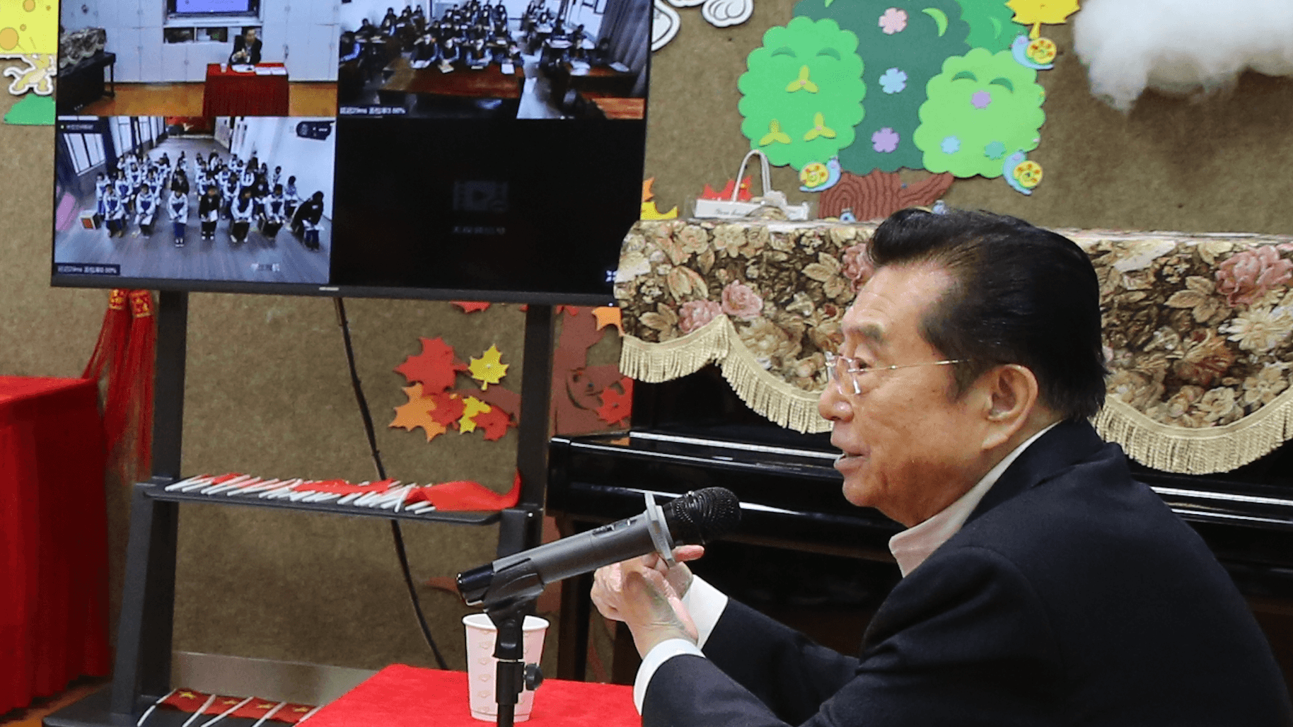 北京二十一世纪学校学子“艺路牵手”——闪闪红星阐艺术真谛！
