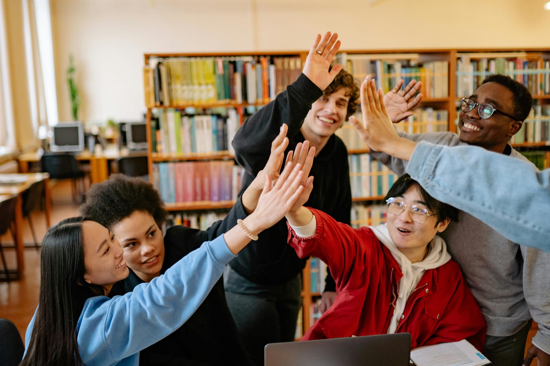 学历认证延误:非英语国家学历需提前办理公证认证