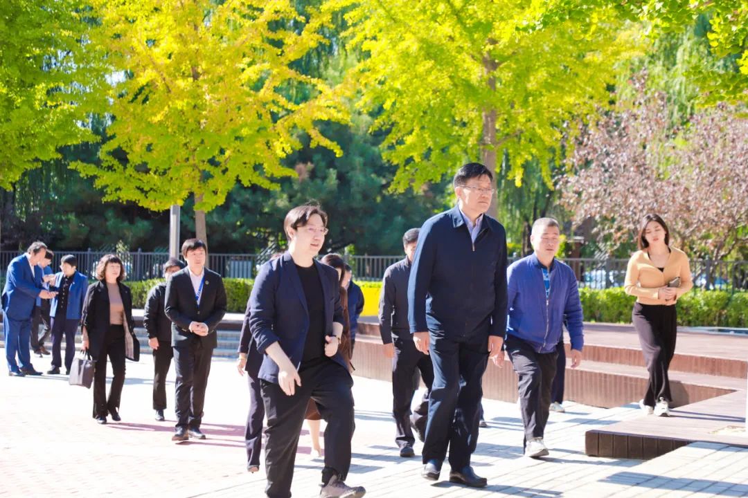 顺义区人大常委会副主任张爱冬、办公室主任王文荣