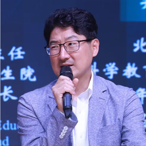 拥有超过40年的教育经验