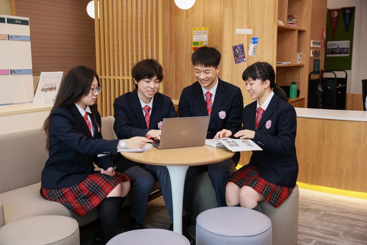 现在的学生将步入一个由人工智能和自动化驱动塑造的不断变化的职场。