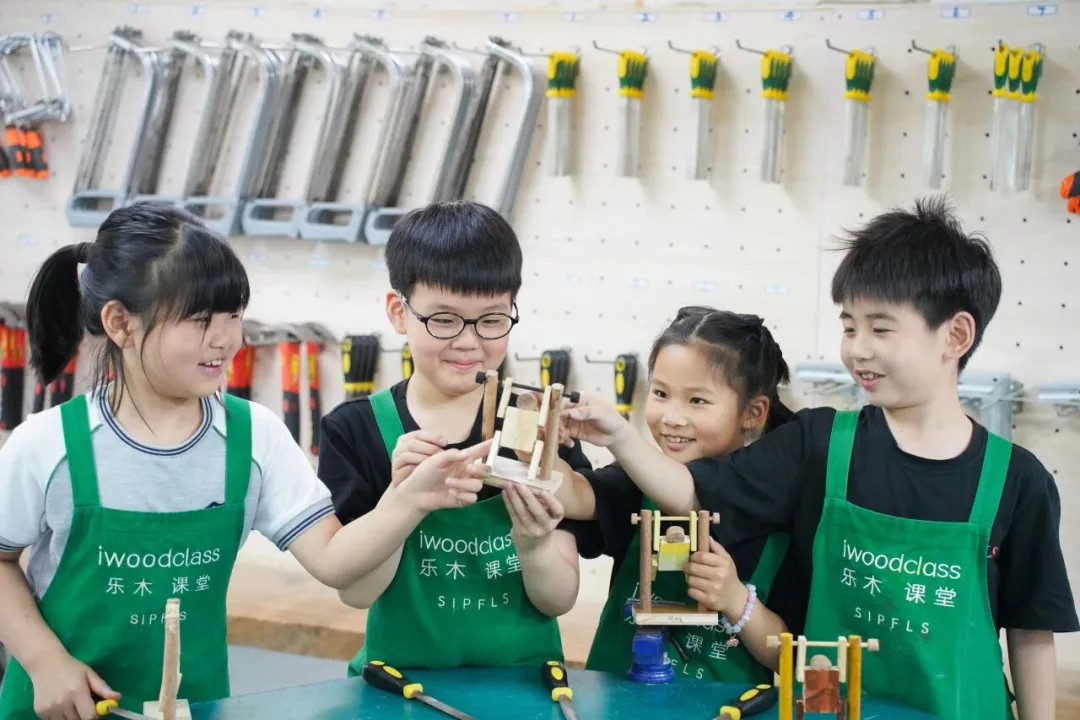 园外强化特色体育校园建设，开设特色体育课程，以网球（图 3）