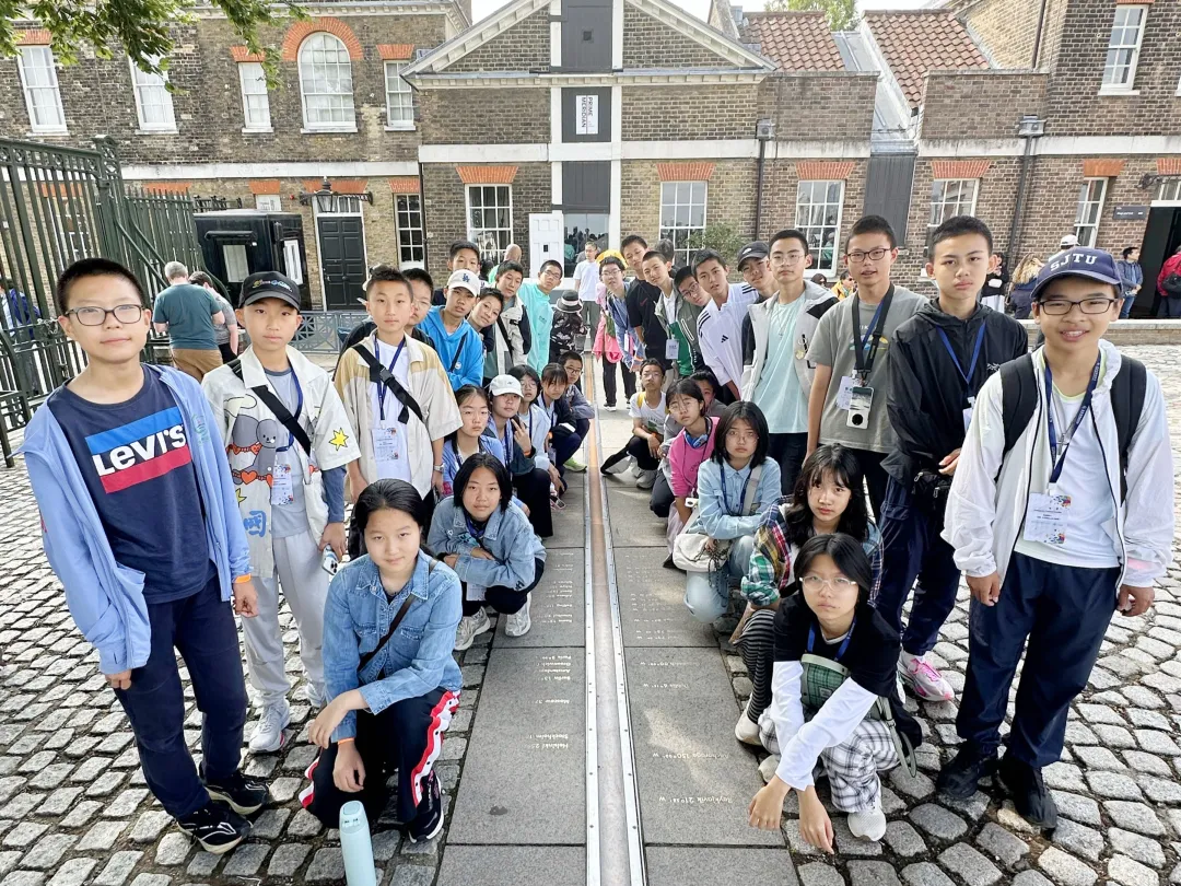 在斯特拉福德皇家莎士比亚剧院,同学们参与了一场戏剧工作坊