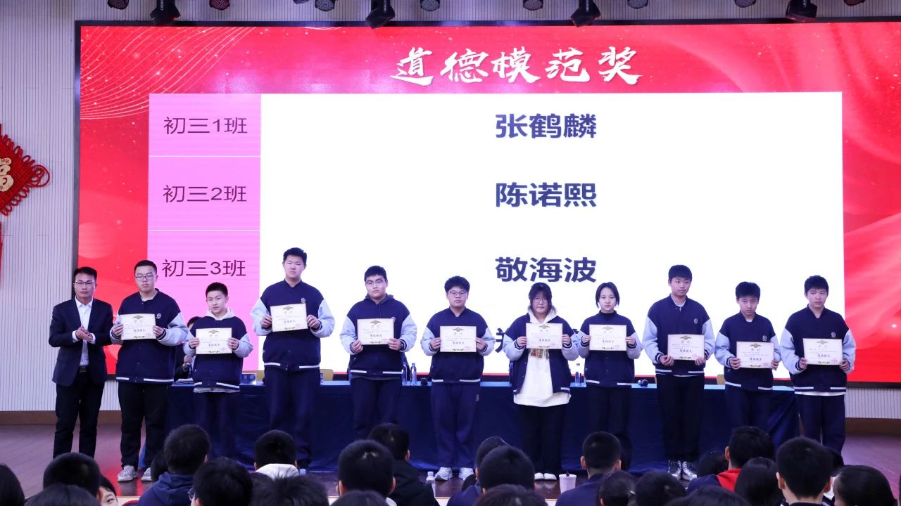 首先揭晓的是 青春火焰杯 全国绘画比赛获奖名单。（图 5）