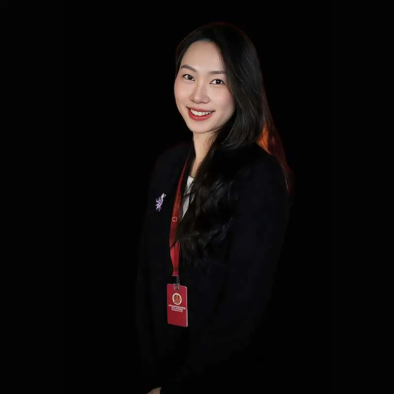 在校期间组建伯克利ensemble乐队并多次演出；