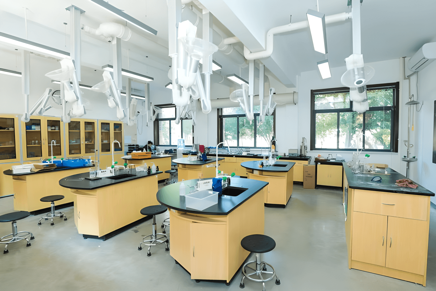 苏州同里阿德科特学校实验室照片