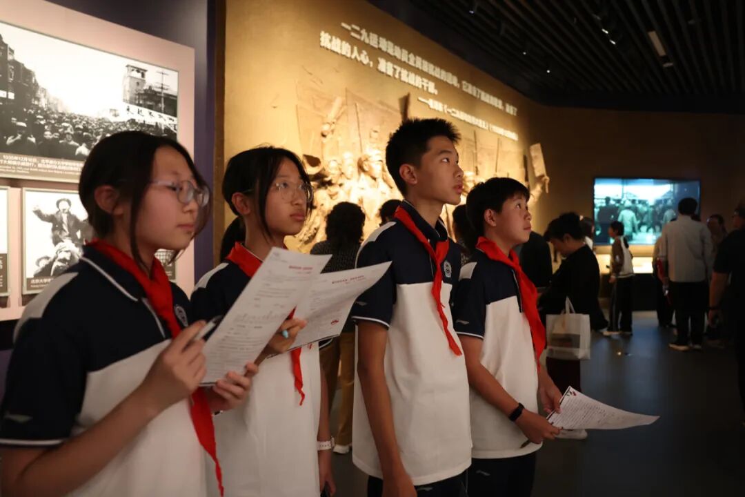 初一年级以 9 3 中国抗日战争胜利纪念日阅兵仪式为爱国主义教育