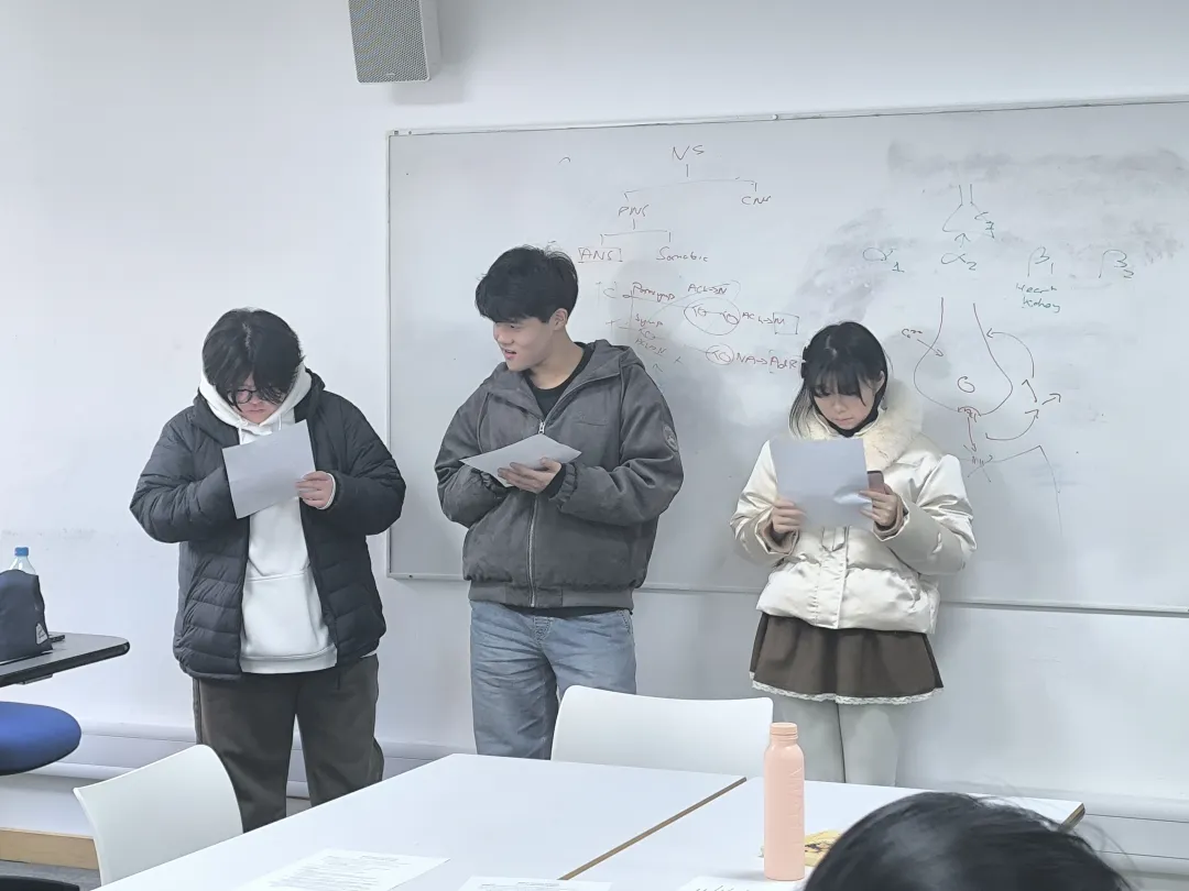 伦敦政治经济学院,在政界、商界与学术界享有盛誉。