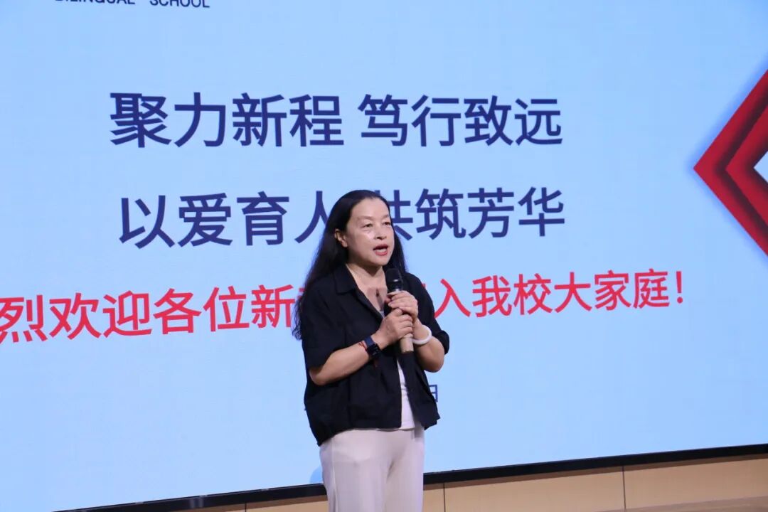 丁利书记、宋诗伟校长和穆克娅校长对学校的教学管理与建设情况做了补