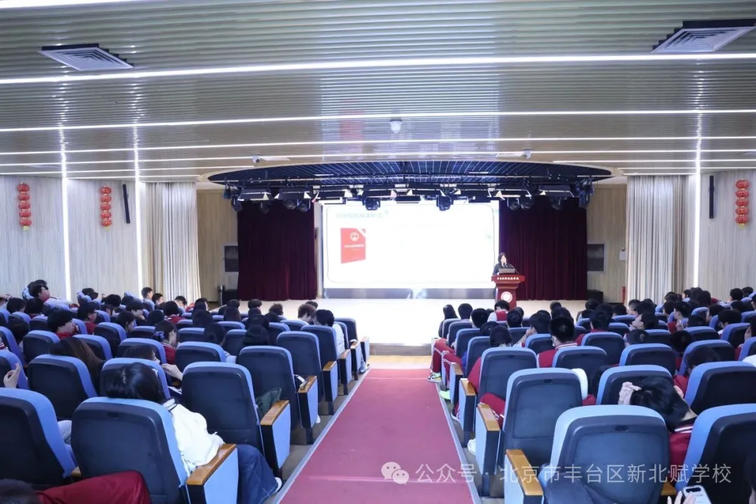 不做欺凌者:树立尊重他人、友善待人的意识,控制自身情绪
