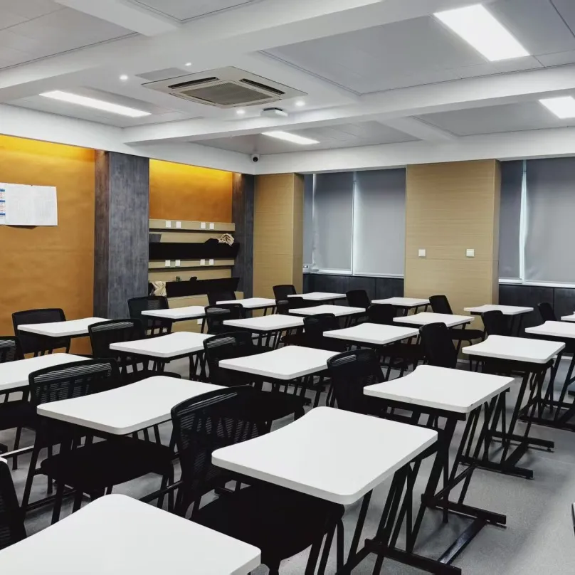 学校致力于打造一所无边界的学校,把课堂知识与社会实践相结合(图 5)