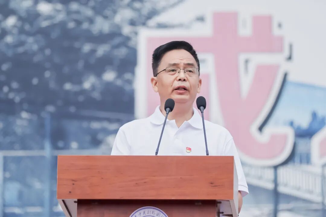 随后,刘校长以 永不褪色的记忆 从北平抗战读懂胜利与传承 为主题
