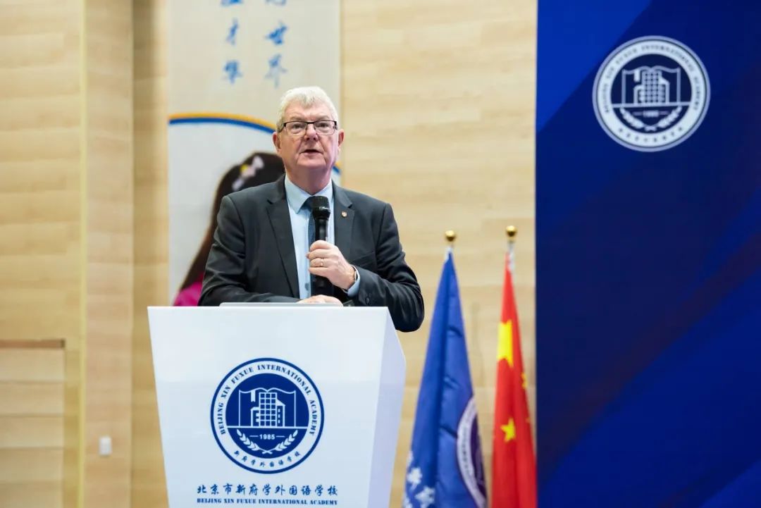 接下来，David Cardwell教授就剑桥大学和英国名校的申（图 2）