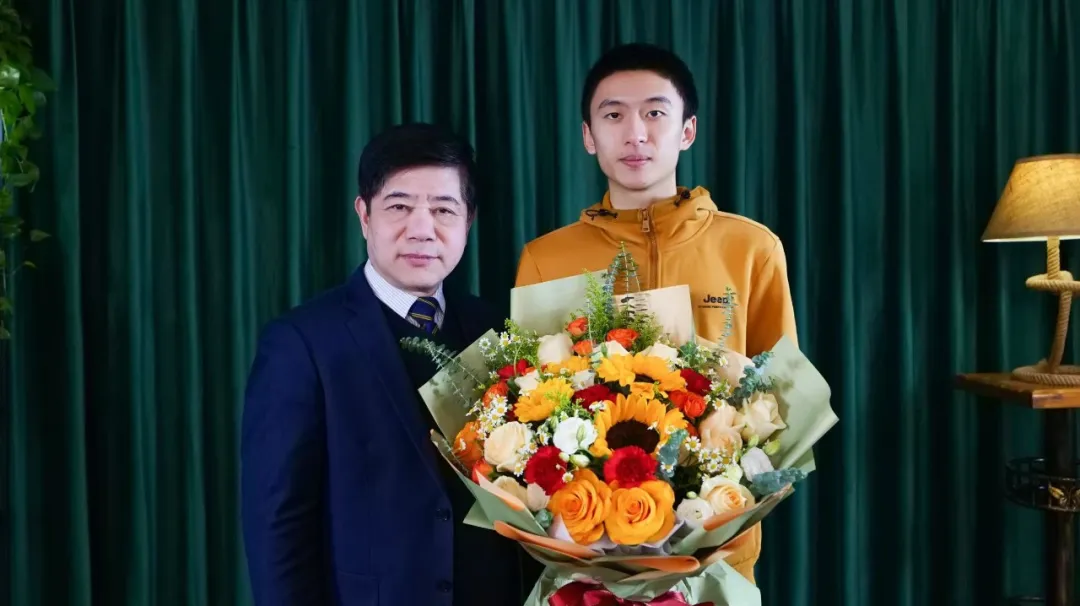 校长刘煜炎说: 你比想象中更好。