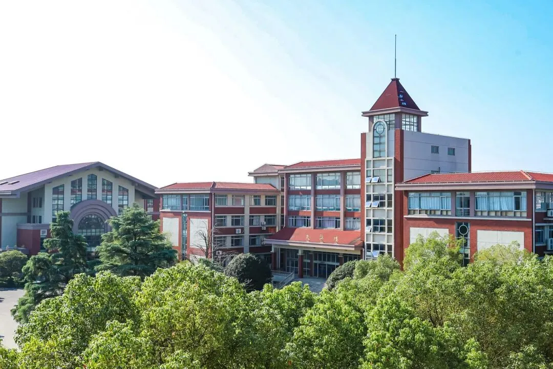 上海天华国际中本贯通:3+2+2 平安留学新模式,100% 本科录取直达世界百强名校