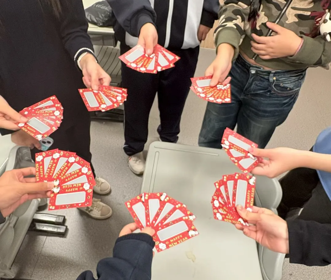 联欢会结束后，中美项目学生会组织了 观众最喜爱的节目 投票。