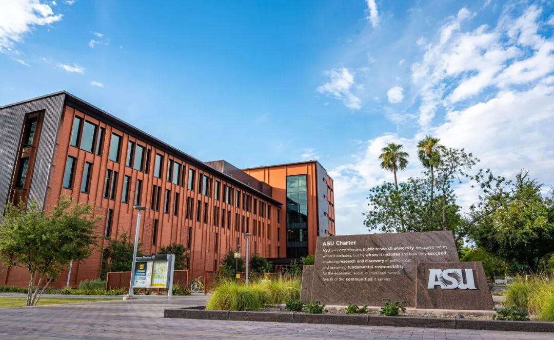很高兴地宣布，北京德闳学校近日与美国亚利桑那州立大学（Arizo