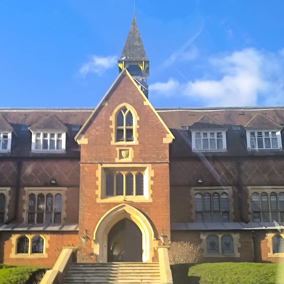 英国的建筑与历史，化作了同学们的移动课堂，一场沉浸式的人文探索