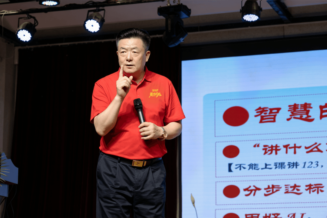 教育是一场向下扎根、向上生长的旅程。