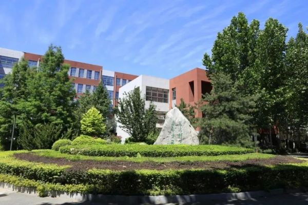 在开元中学国际部,我们致力于培养具有全球视野和跨文化交流能力的学