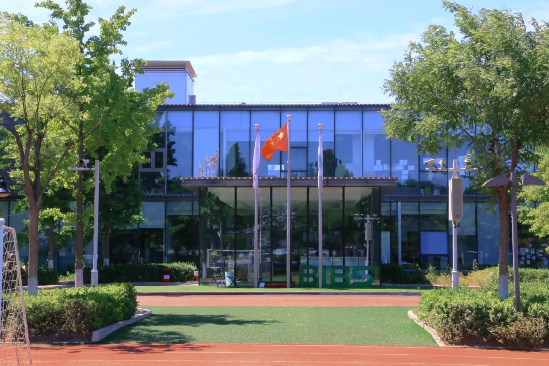 好的老师除了能给学生传授知识,同时还要能够启迪学生的心灵