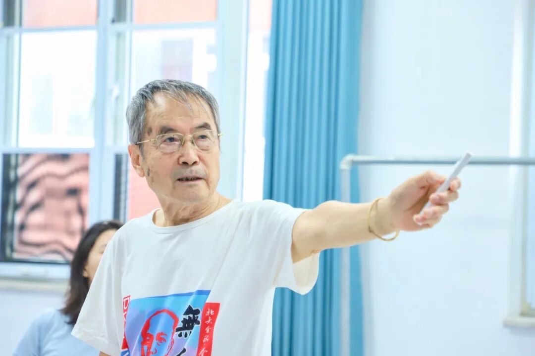 这些流于文件的字眼,被特级教师们用课堂、习题逐一解读。