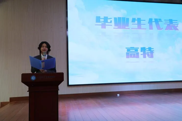 谁言寸草心,报得三春晖。师者寄语落幕