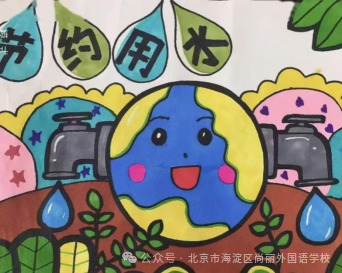 解决完洗发水,我又来到零食区。妈妈爱吃的饼干有两个规格: