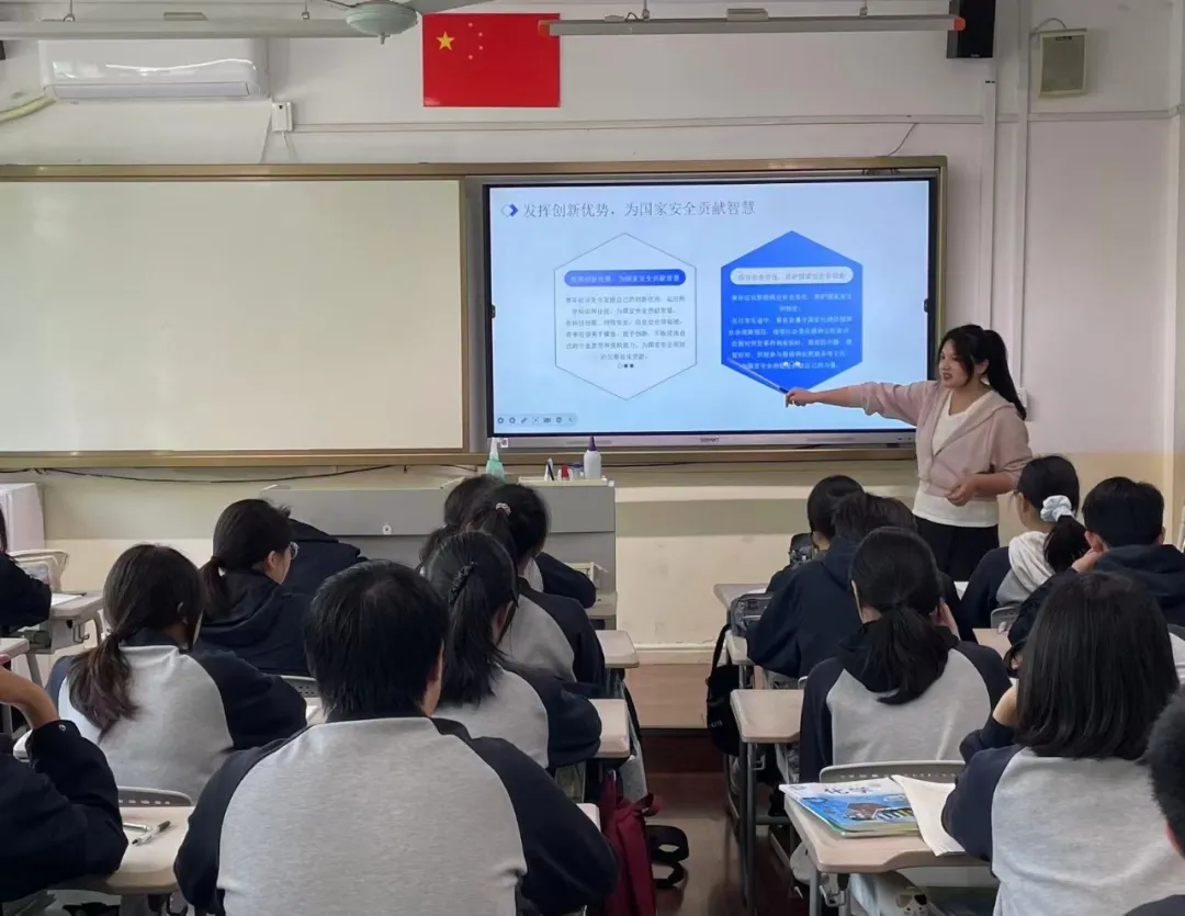 青年兴则国家兴，青年强则国家强。新时代青年是国家安全的受益者