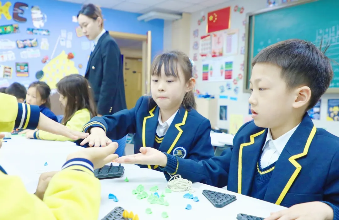 新府学的数学充满趣味且与现实问题高相关,着重培养学生逻辑思维(图 2)