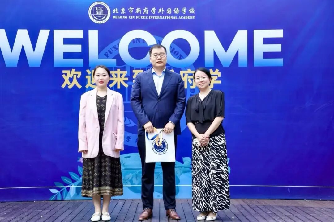 近日，北京第二外国语学院资深韩语教授