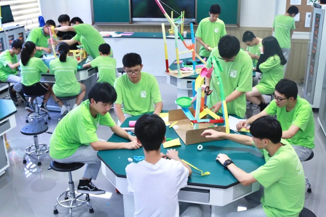而一些相对冷门的学科，则是3至5人的 超小班 