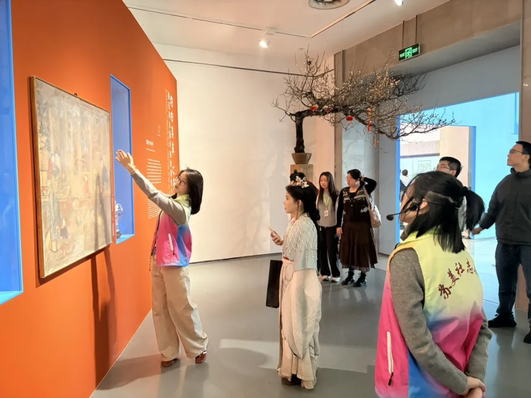 导览结束后我们才知道，有许多人是从外地来到苏州旅游（图 2）