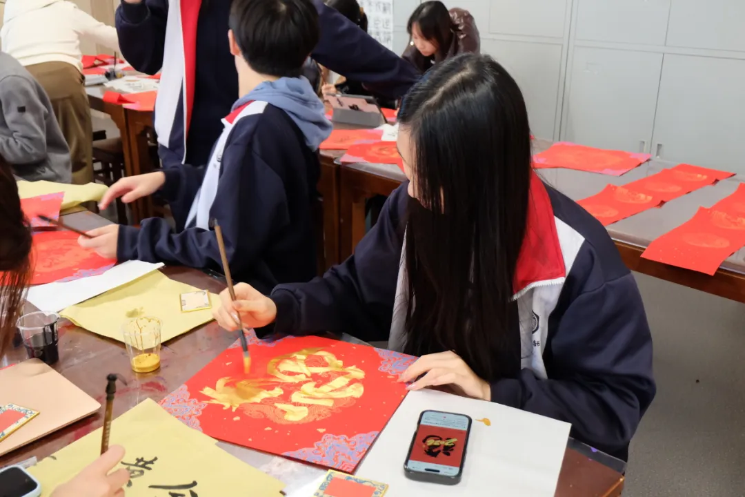 最动人的,是那些为班级、为老师、为友人而作的 专属对联 。
