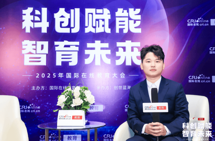 爱秀英语市场部部长余涛涛被采访照片