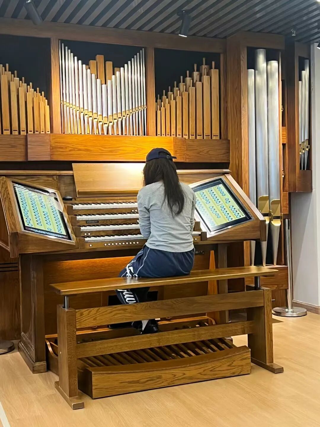 学校搭建双向并行的发展通道：海外音乐学院专业升学，对接法国