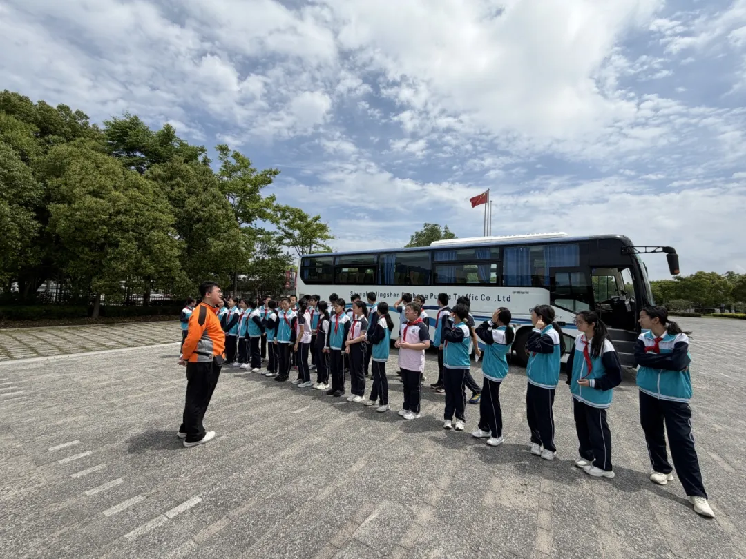 为了检验学生的学习成果，基地组织了 68 秒全员紧急撤离挑战 。